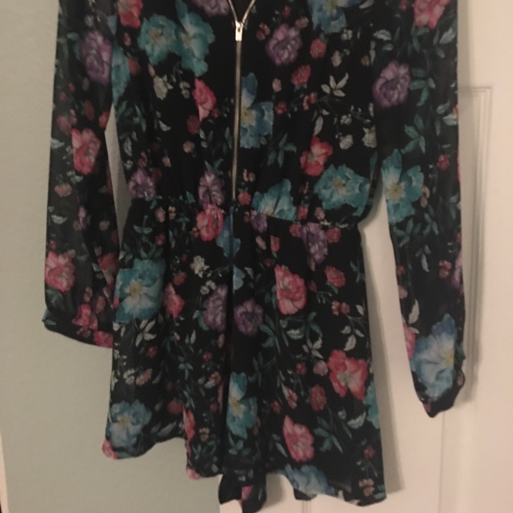 Express Romper - Picture 2 of 5