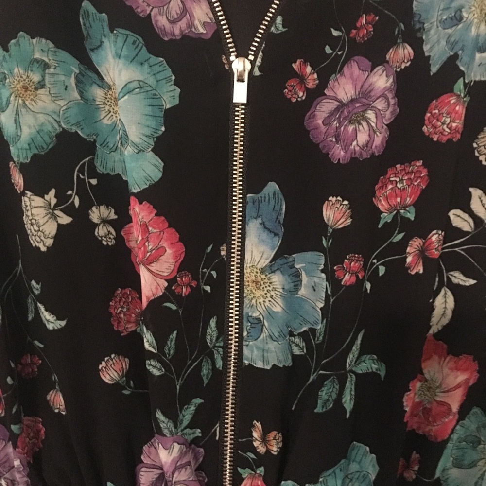 Express Romper - Picture 3 of 5