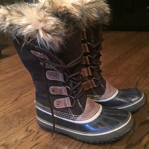 SOREL brown winter boots with fur trim