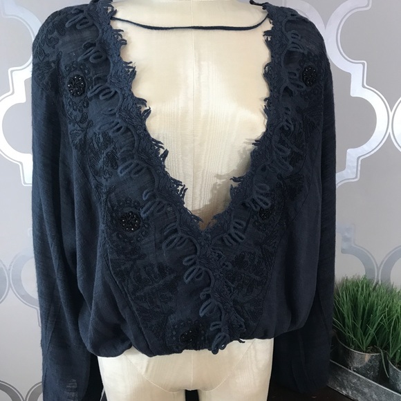 ~Free People~ Embroidered plunge top - Picture 4 of 8