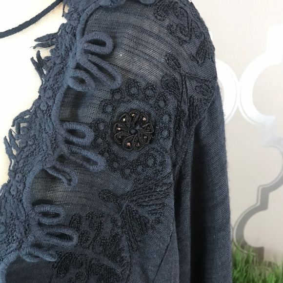 ~Free People~ Embroidered plunge top - Picture 5 of 8