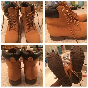 Boots. Like new condition.