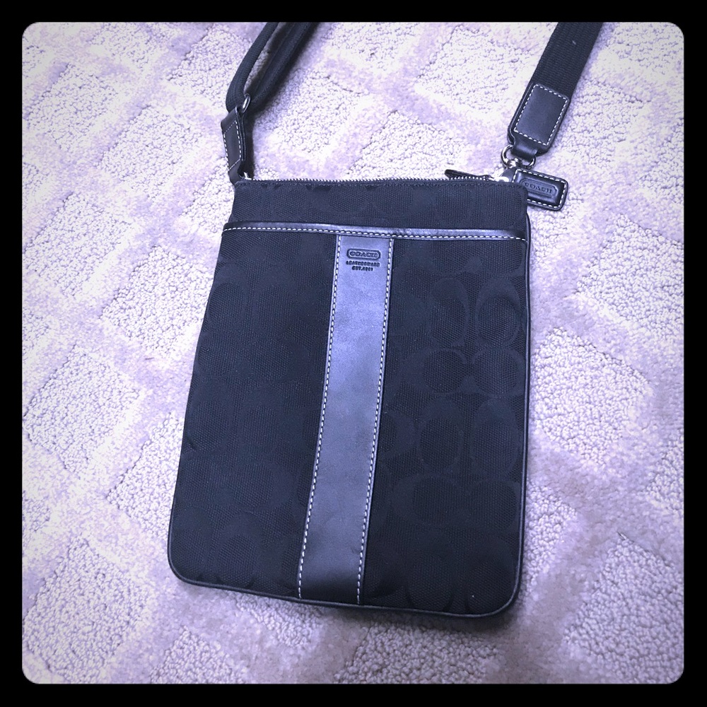 Authentic Coach insignia Swingpack with dustbag