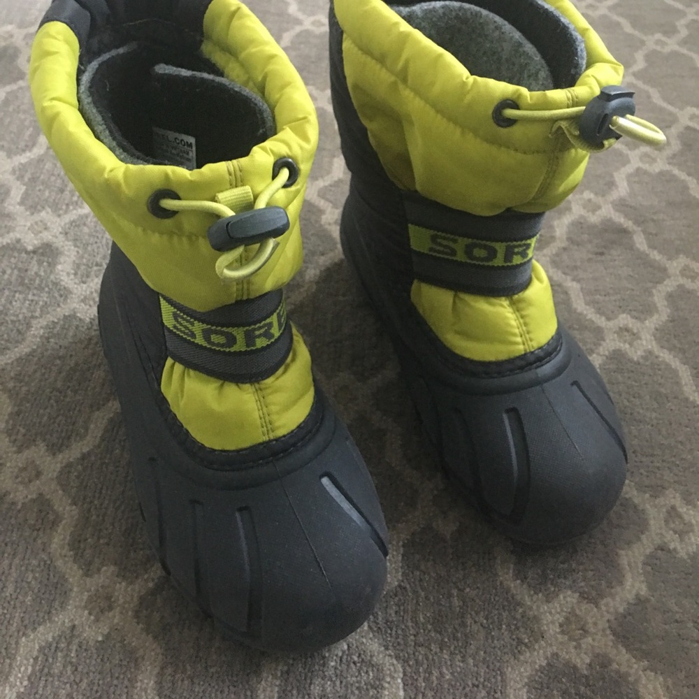 Sorel snow boots us 12, guc