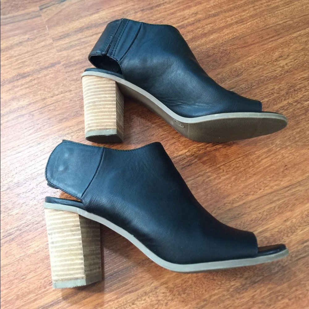 Women's black ankle booties