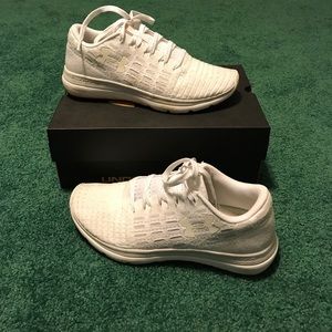 Women’s under armour white sling flex size 8