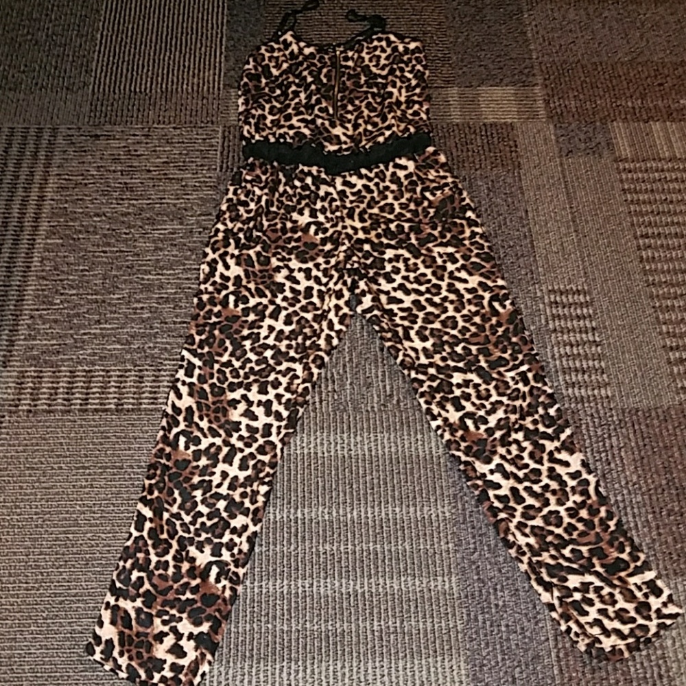 💥sale💥 5 for $7.. Jumpsuit Leopard print