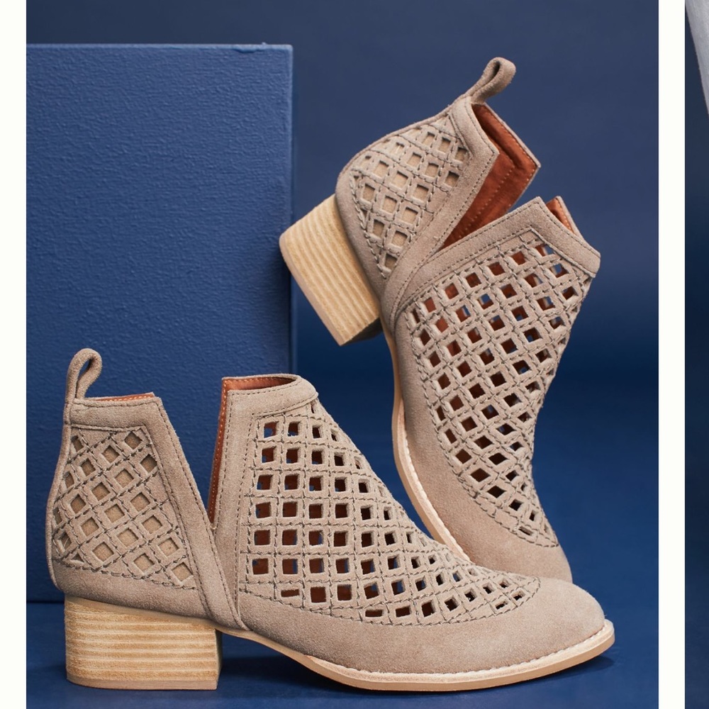 NIB Jeffrey Campbell Taggart Booties