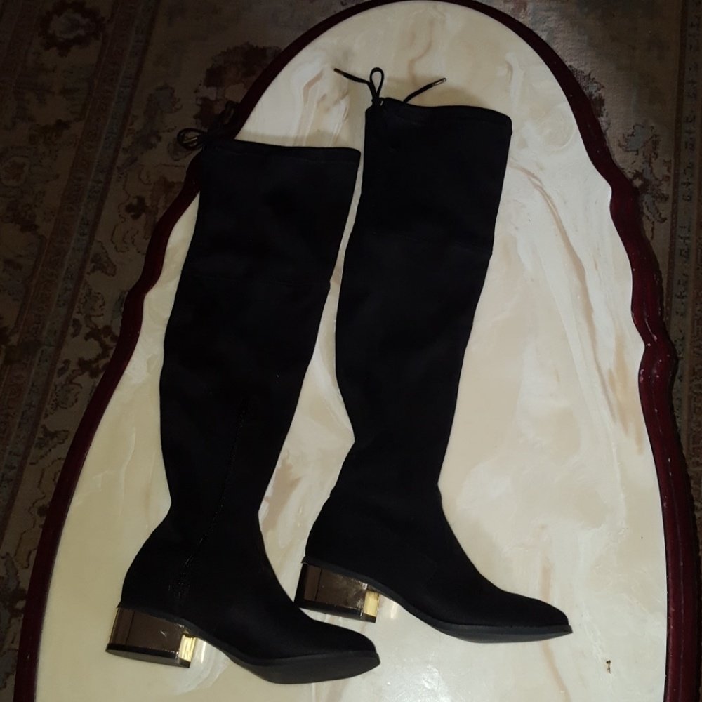 NWOT! Cute black suede drawstring boots!