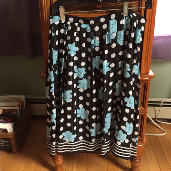 Fully lined silk skirt - Picture 2 of 2