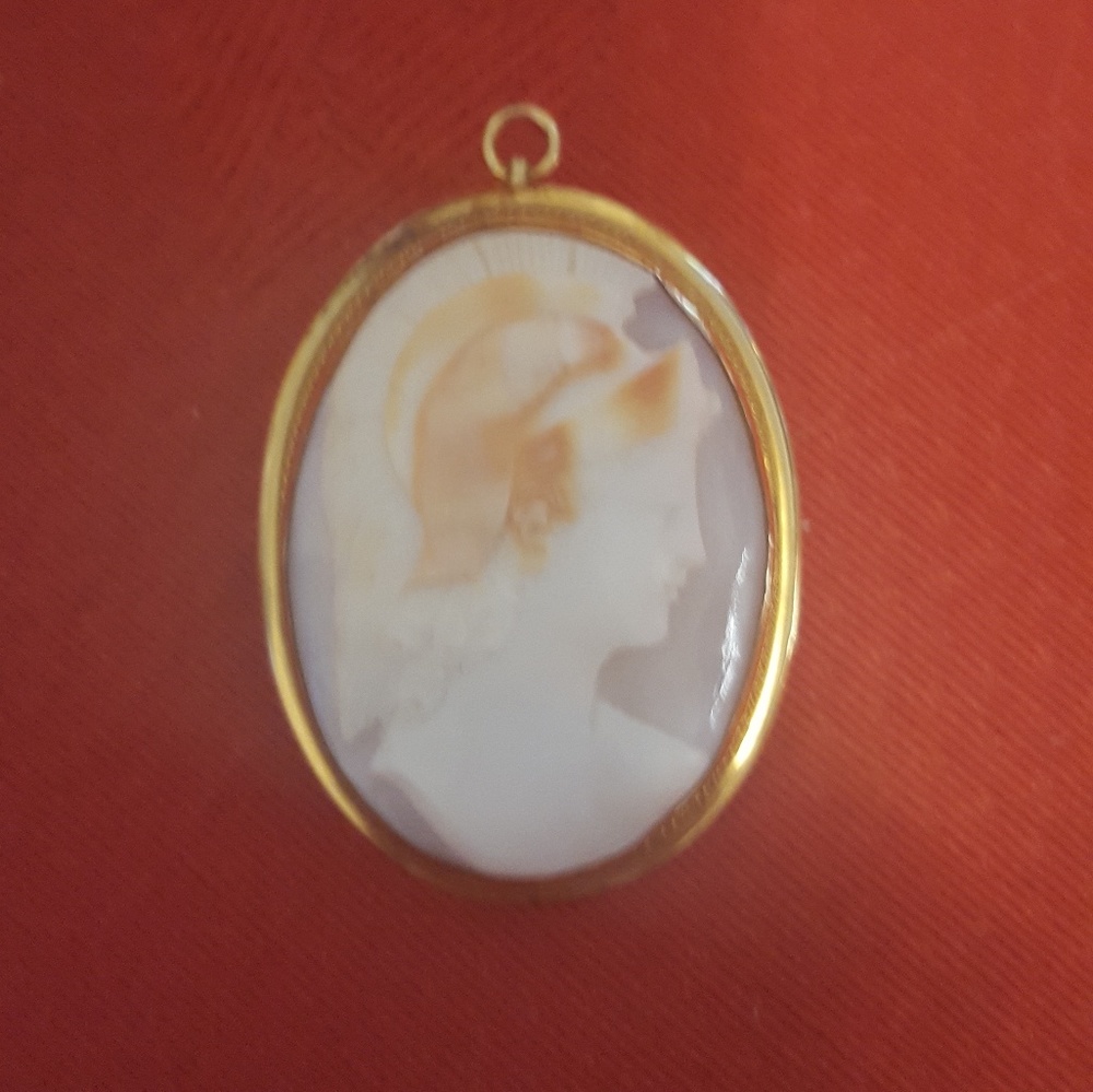 Old male head cameo pin/ broach