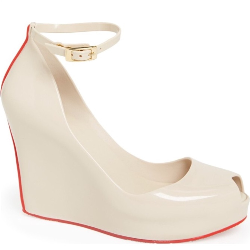 Melissa💖 Wedges in a size 5
