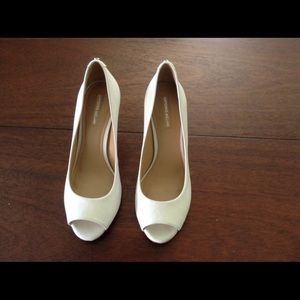 White Antonio Melani heels 7.5