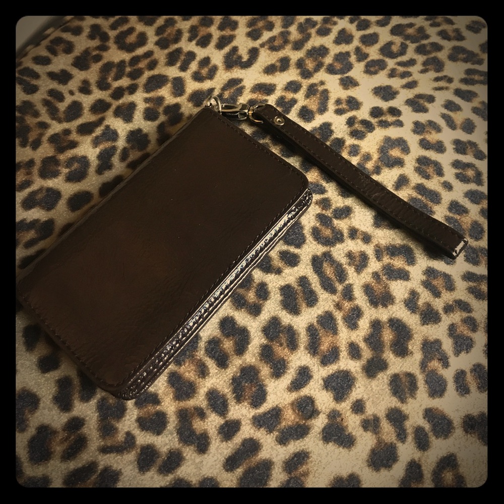 ❤️Authentic HOBO Brand Roomy Brown Wristlet❤️