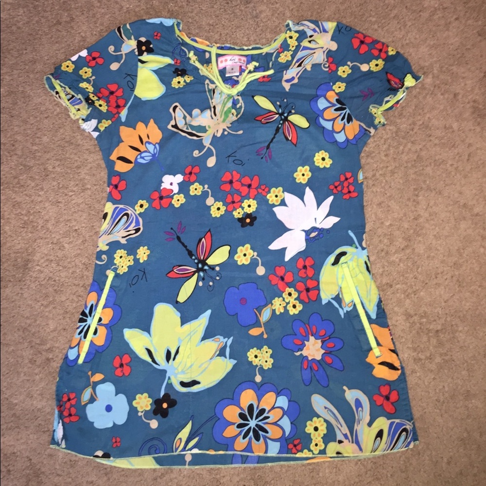 💕KOI by KATHY PETERSON SCRUB TOP💕