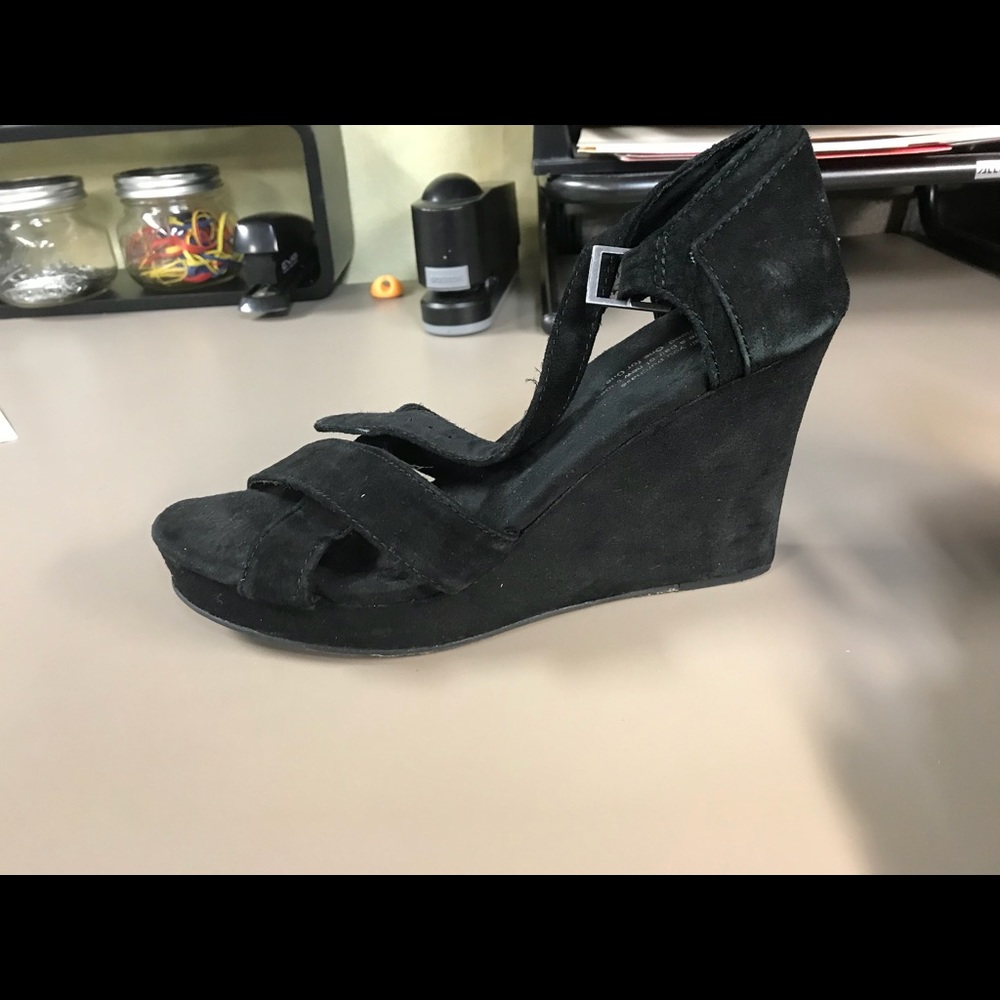 Toms wedges