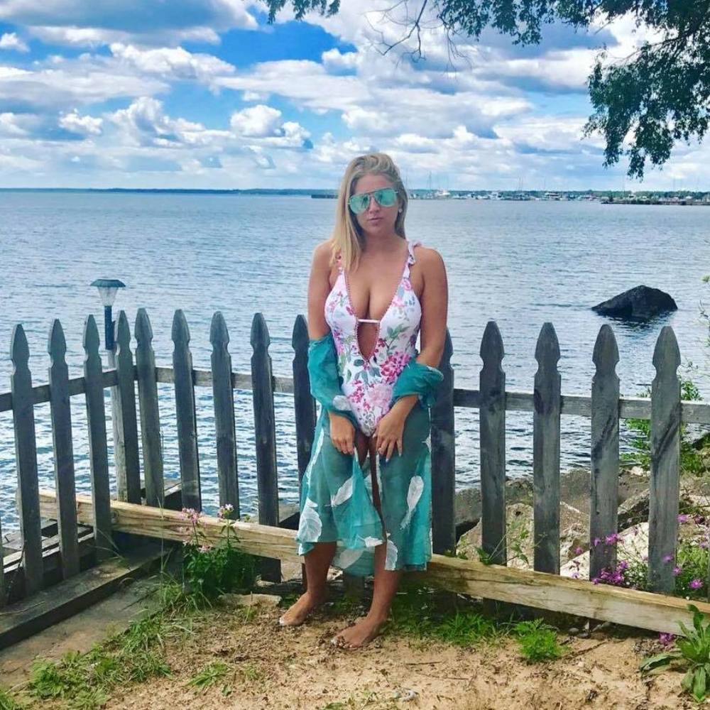 Meet your Posher, Alexis