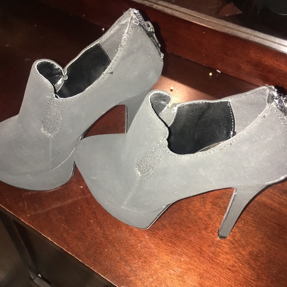 Black booties - Picture 2 of 3