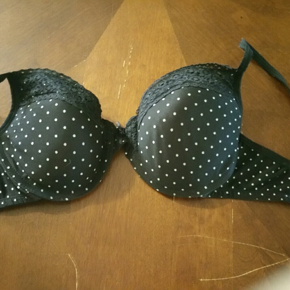 CUTE 38C BRA USED BUT STILL IN GOOD CONDITION.