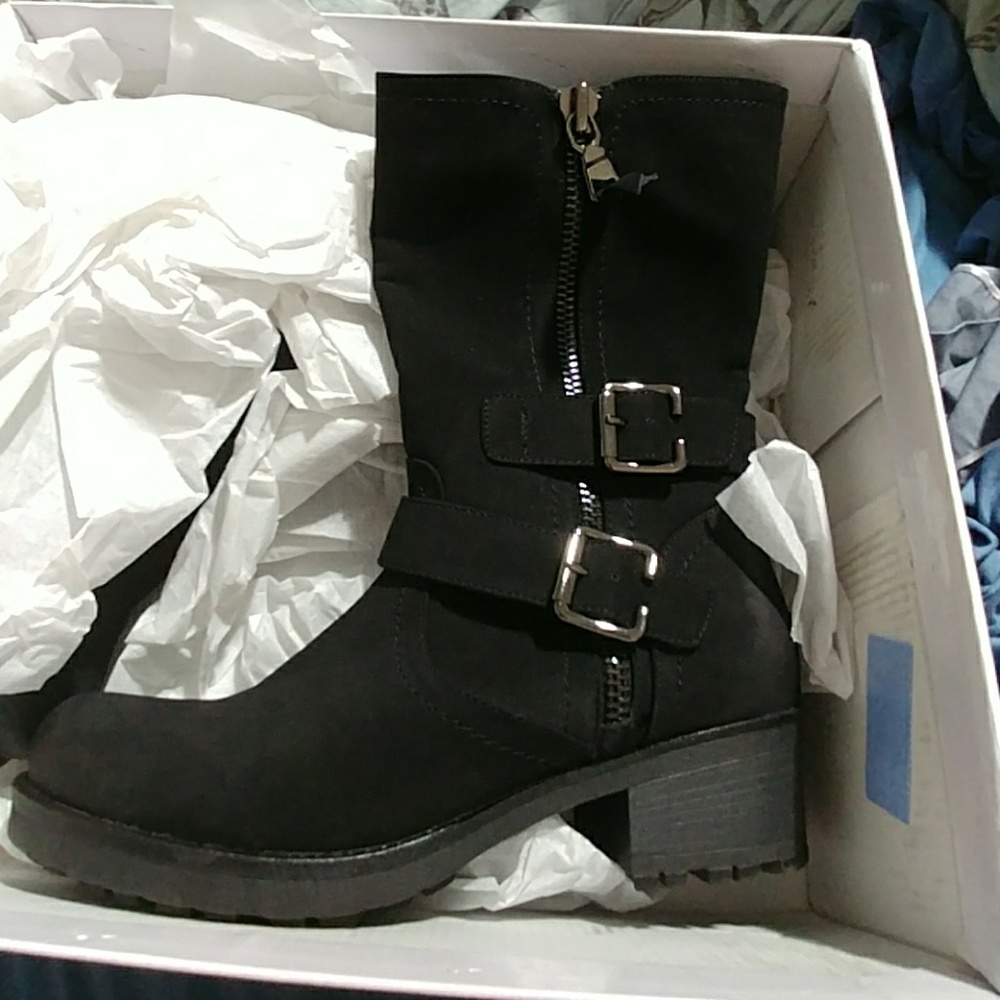 Black buckle moto boots 8.5