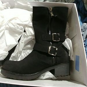 Black buckle moto boots 8.5