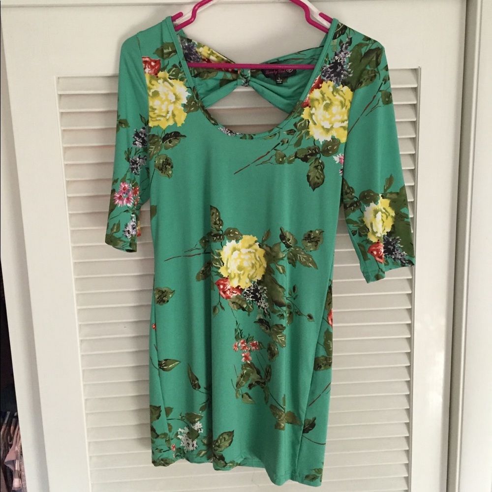 LuLu's Fitted Tunic Floral Top