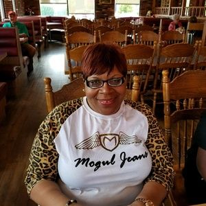 Meet your Posher, Yolanda