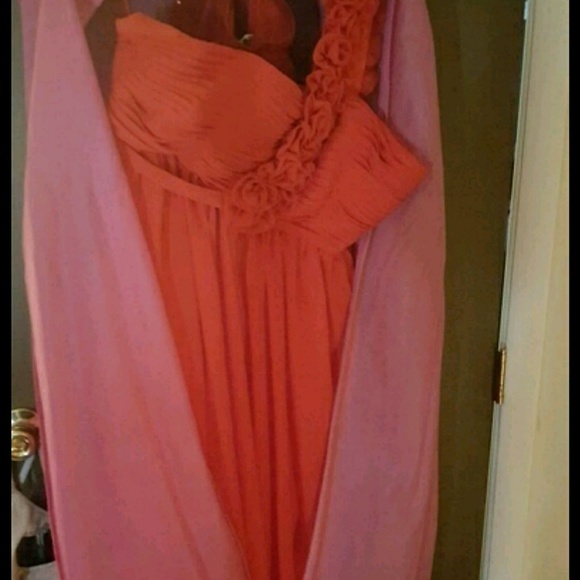 Formal dresses and scarves - Picture 3 of 3