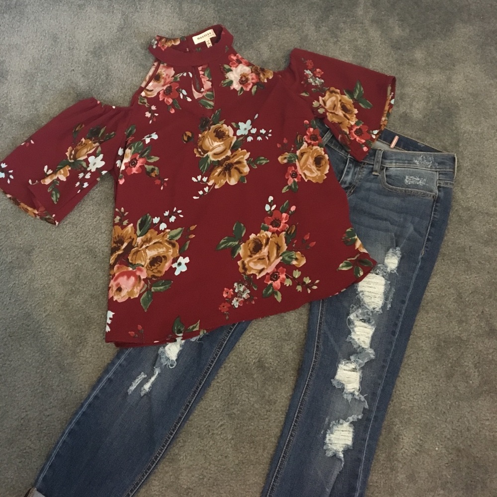 Like new - Cold Shoulder Top