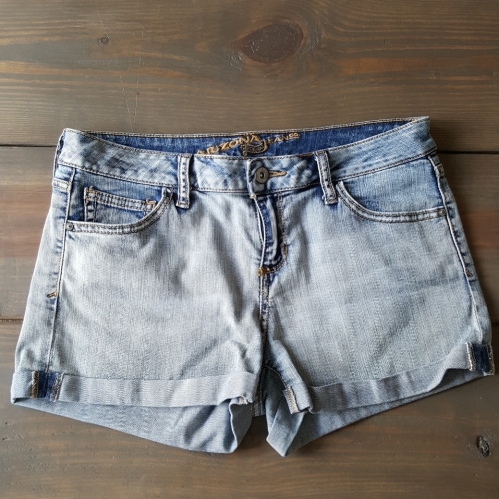 EUC Arizona Light Wash Roll-Up Jean Shorts