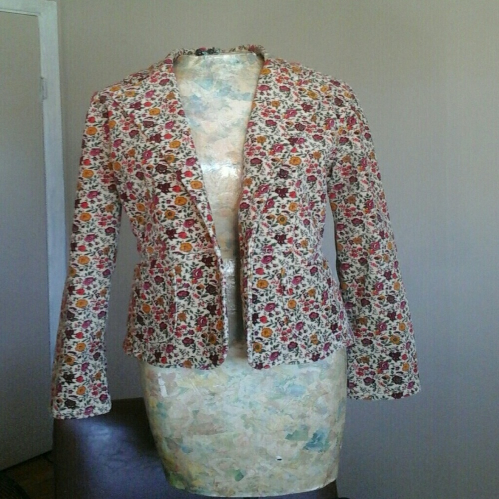 Floral Blazer - Size Small - Perfect for Fall