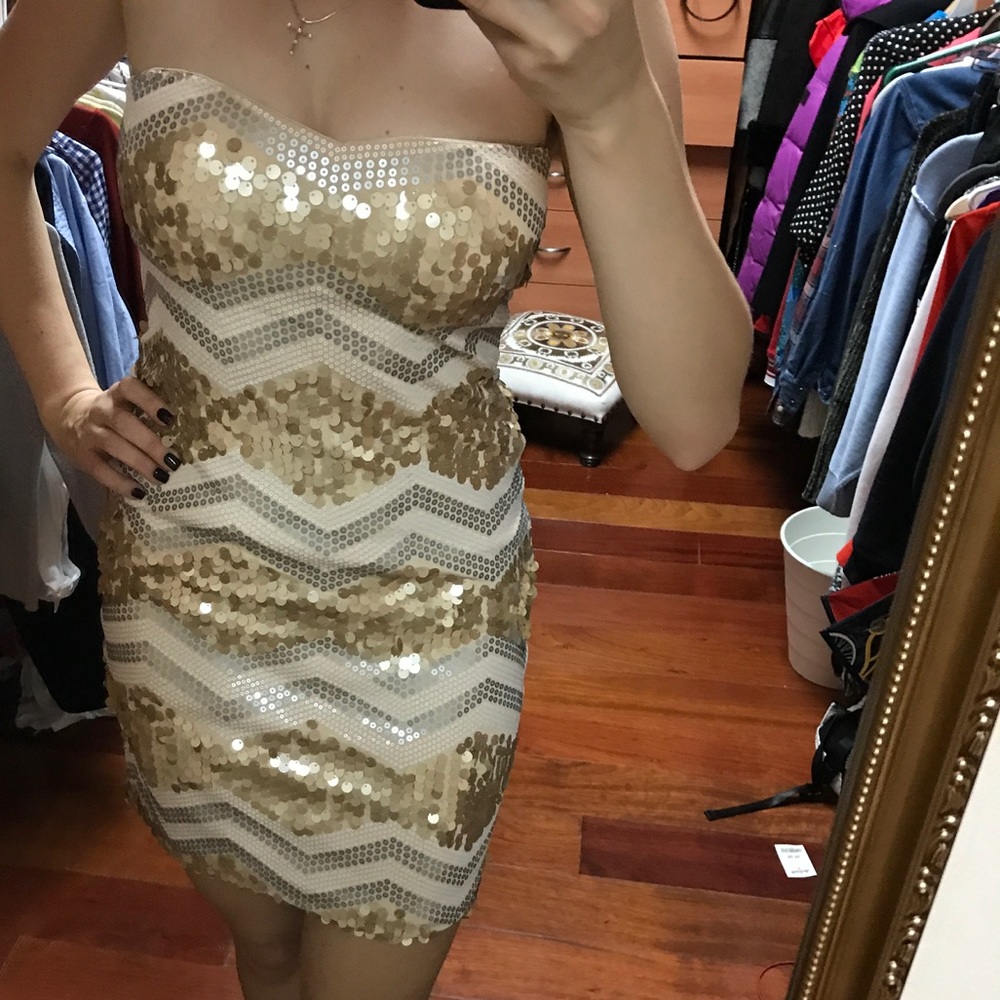 Gold Sequin Dress, Vegas Style 💃🏾
