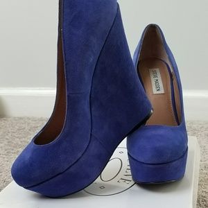 Steve Madden Wedge shoe