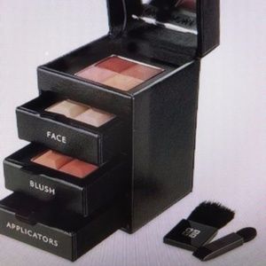 Givenchy Les Mini Prismes Face & Eyes Travel Set Givenchy Les Mini Prismes Face & Eyes Travel Set