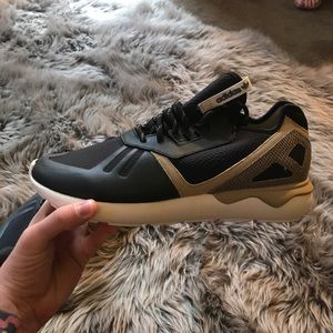 Adidas tubular runner