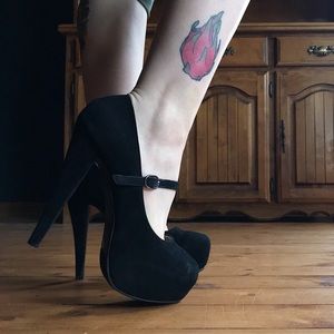 🖤 Black Velvet Heels 🖤