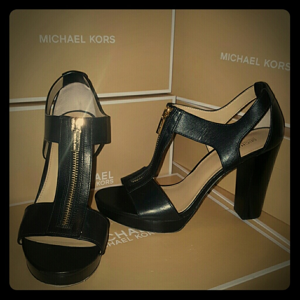 Michael Kors Berkley leather sandal sz 8