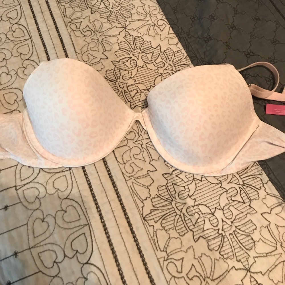 Pink leopard print pink T shirt Demi bra