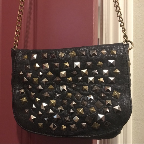 CHIC GOLD AND BLACK PURSE - Picture 1 of 2