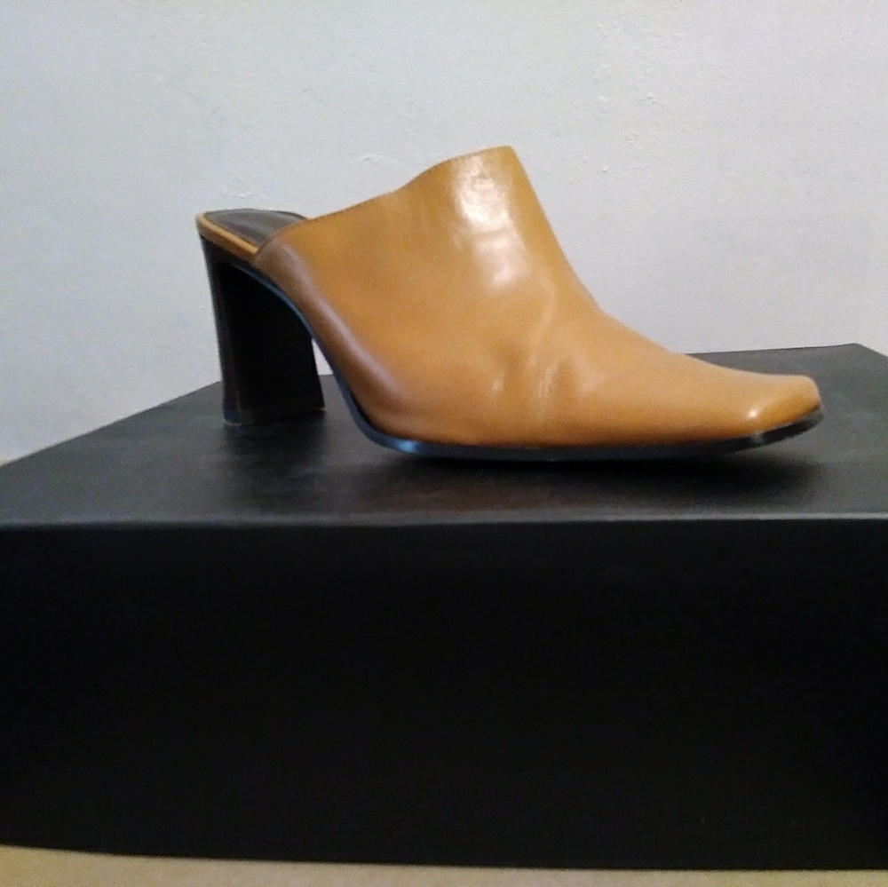 Parade square toe Mules