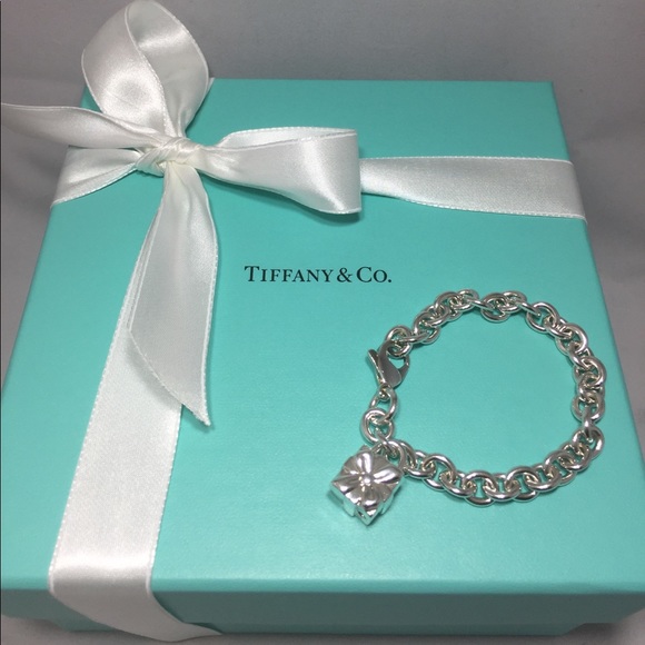 Tiffany & Co. Jewelry - Authentic Pre Loved Tiffany Charm Bracelet w/Charm