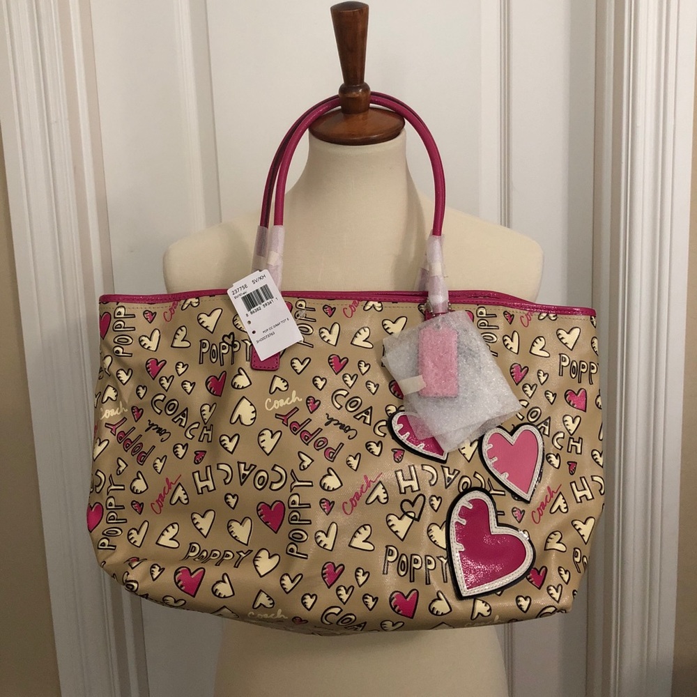 @ naturelover 💕Coach Poppy Graffiti Heart Tote💕
