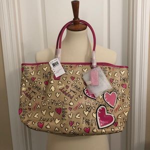 @ naturelover 💕Coach Poppy Graffiti Heart Tote💕