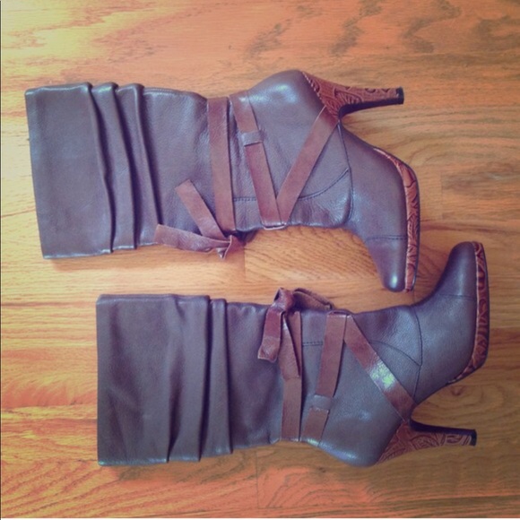 Kensie Shoes - Kensie Brown Boots with Beautiful Heel Detail!