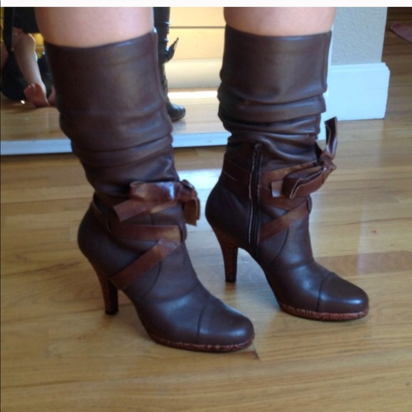 Kensie Brown Boots with Beautiful Heel Detail! - Picture 2 of 3