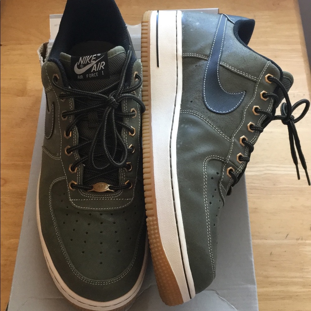 Nike Air Forces - Picture 2 of 2