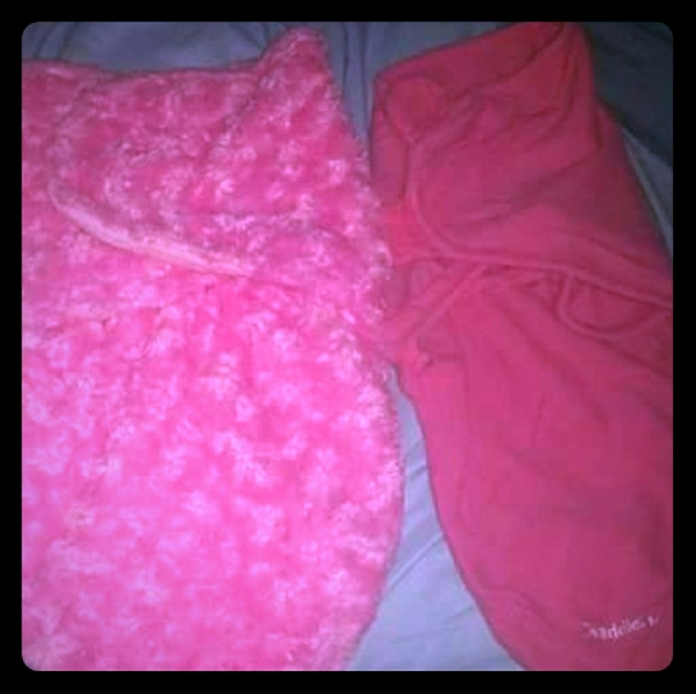 2 baby swaddles