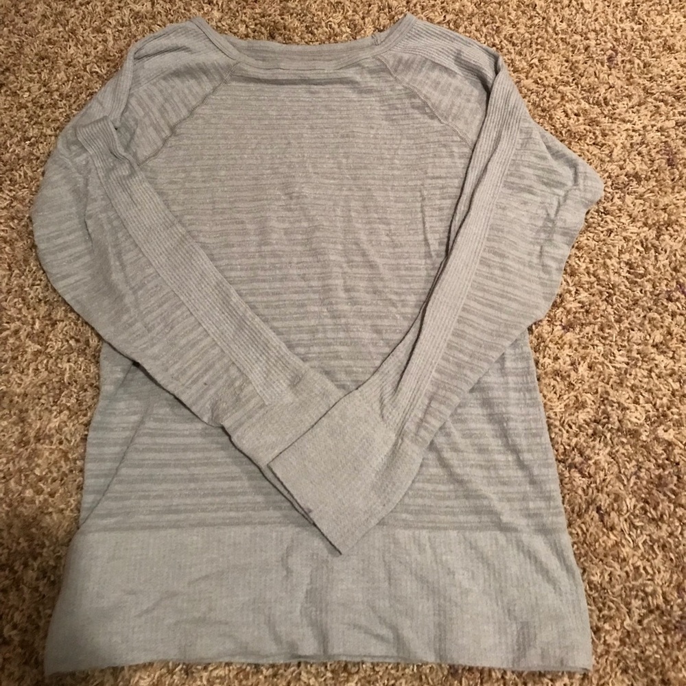 Athleta gray long sleeve shirt