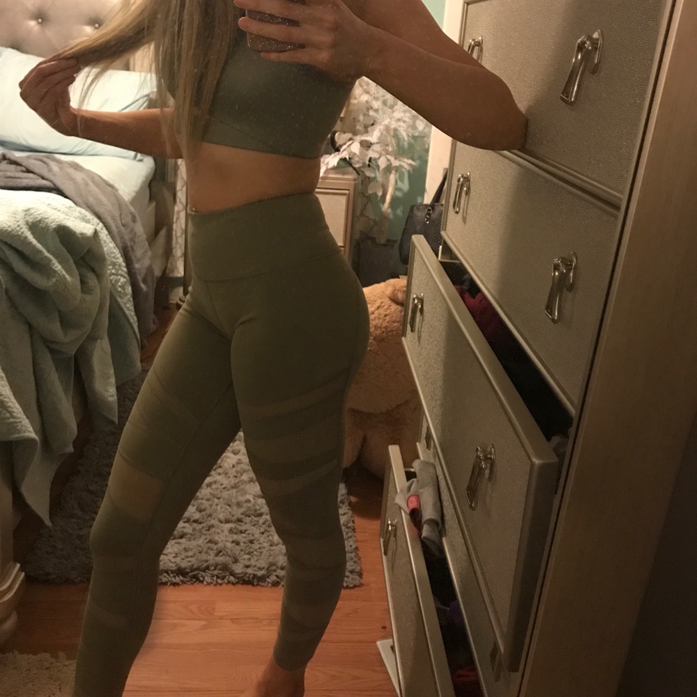 Victoria’s Secret leggings