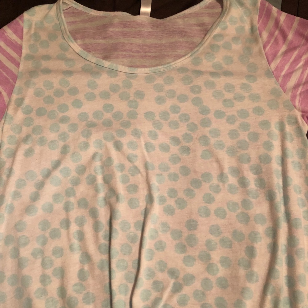 Lularoe Classic Tee in medium